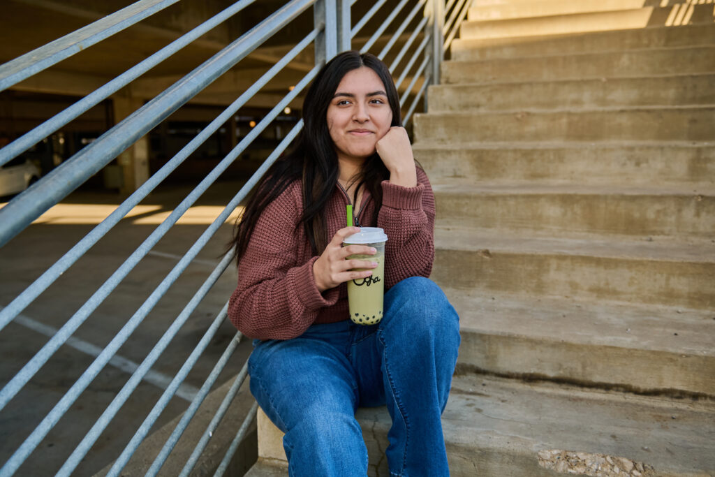 senior session in downtown des moines